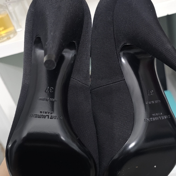 Saint LaurentChain-Link Accents Pumps - Picture 2 of 4